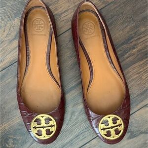 Tory Burch Embossed Flats in Deep Brown with Gold Emblem